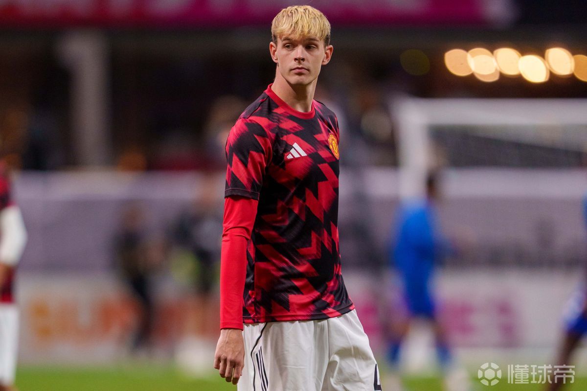 又受伤了，曼联小将托比-科利尔刚租借赫尔城就遭遇腿筋受伤