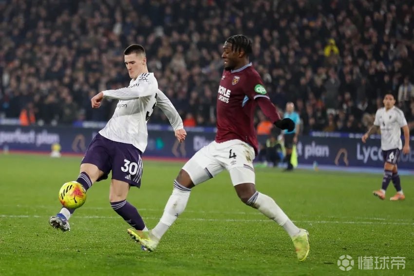 进步明显，谢什科在阿莫林麾下17场仅打进2球，近6轮英超4球