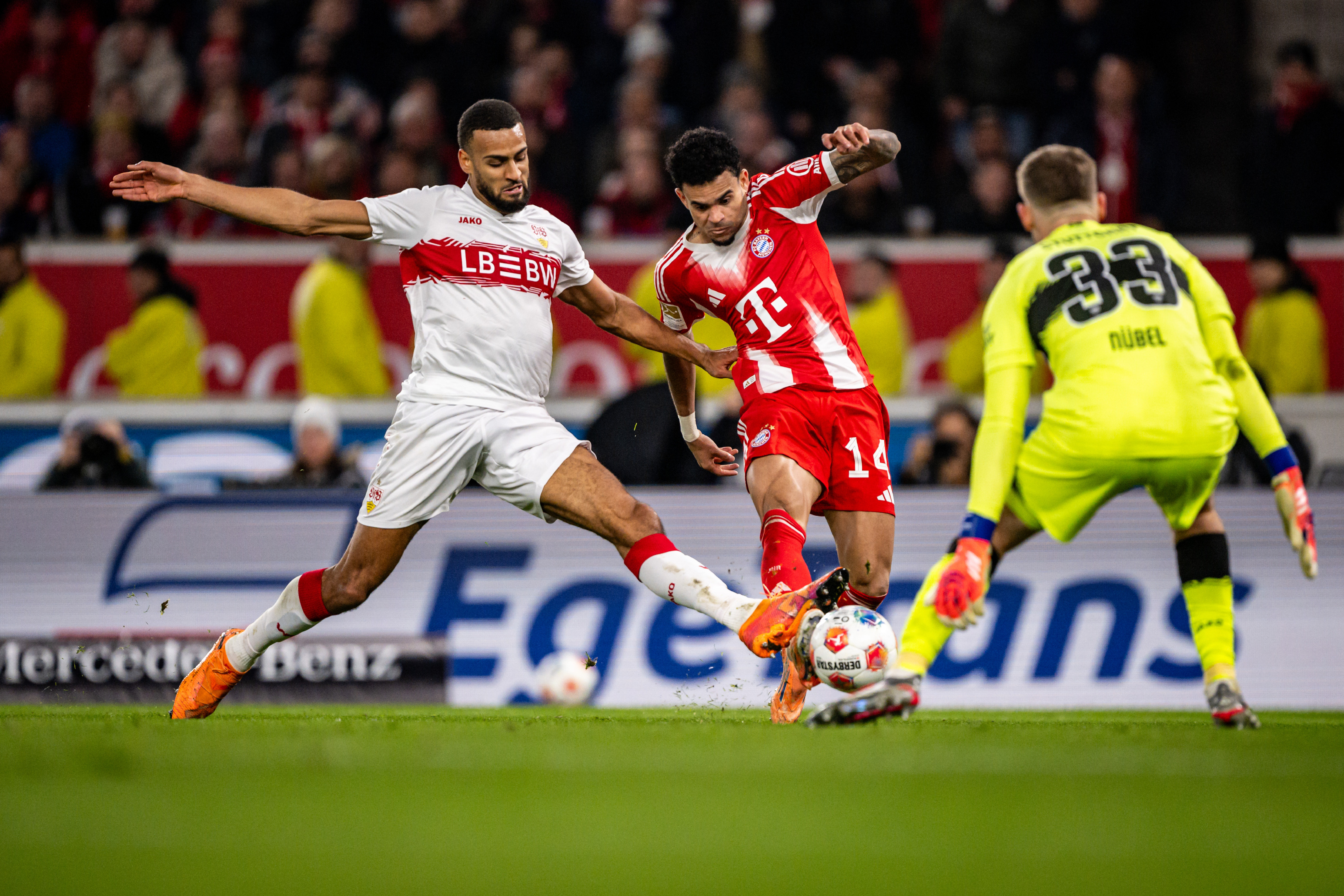 孔帕尼口中的“混乱创造力” 迪亚斯凭什么成战术无解题？