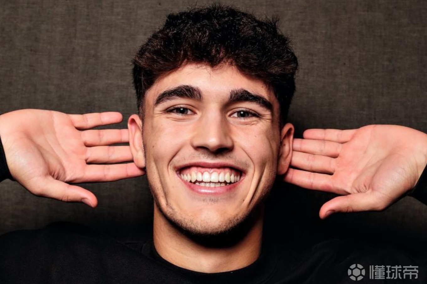 库巴西：偶像是普约尔和皮克，范戴克的气质和出球也是我榜样