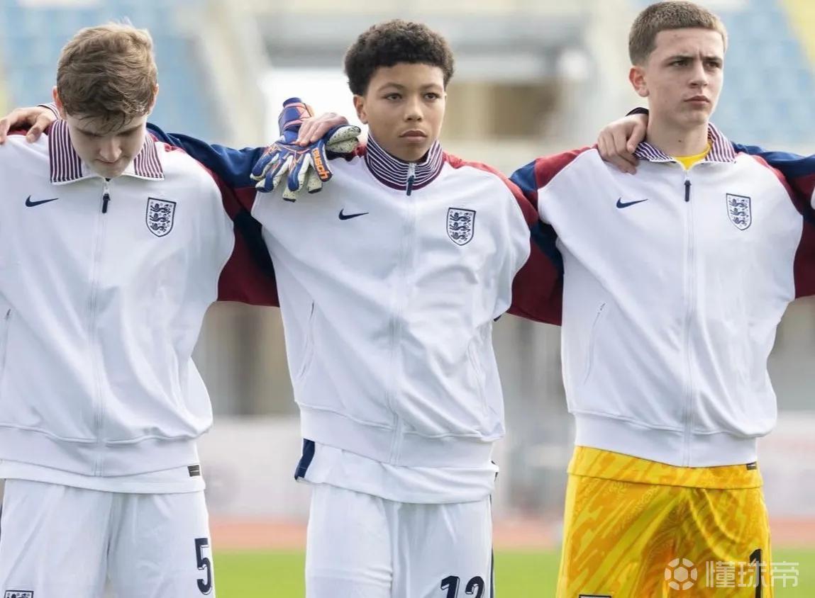 传奇新章？蒂亚戈-席尔瓦之子完成代表英格兰U15的首秀