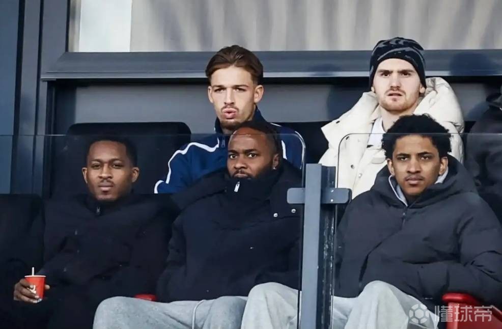 斯特林的工作许可未到位，范佩西带费耶诺德全队到比利时训练